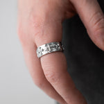 Hochwertiger Silberring mit Gravur – Vintage & Rock-inspirierter Schmuck