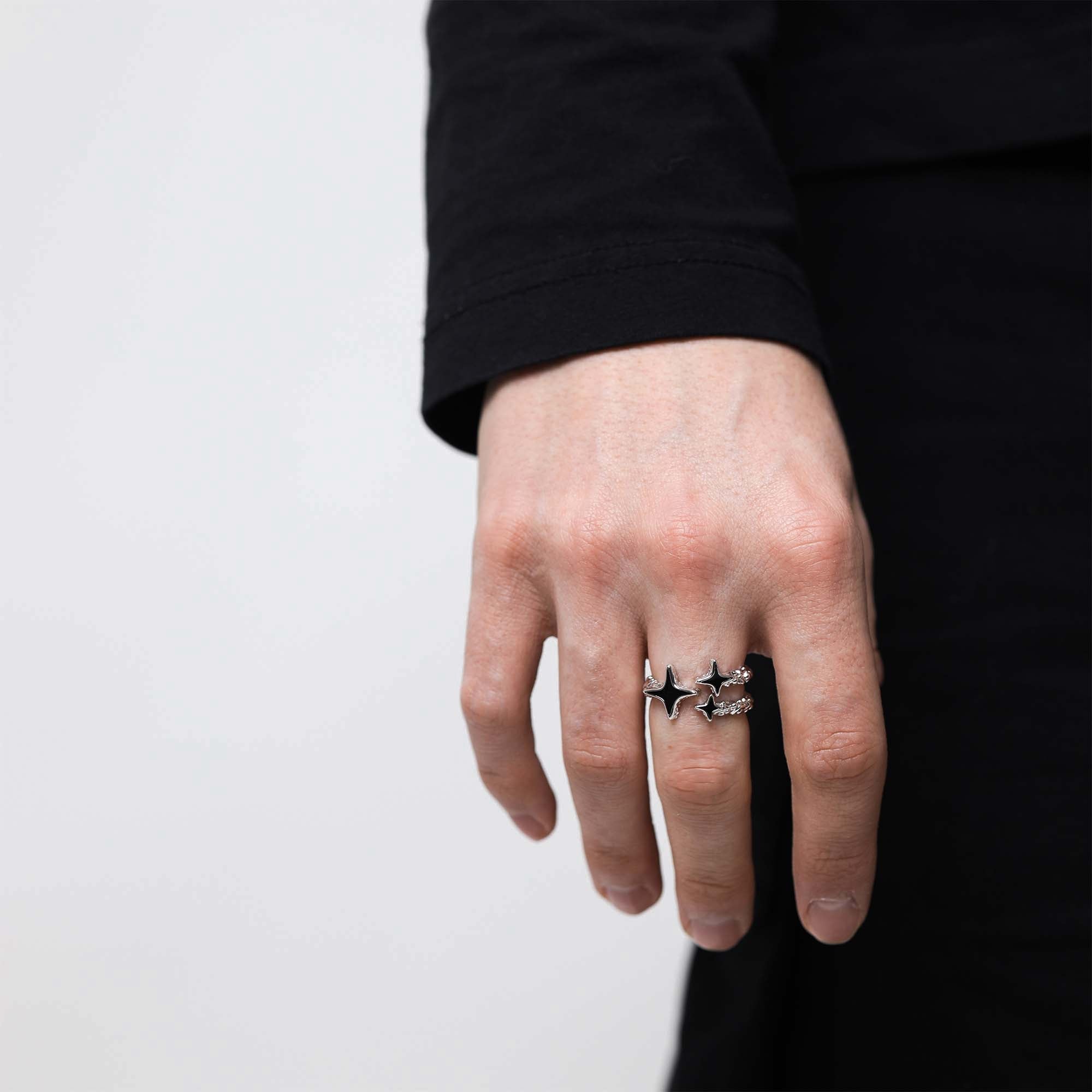 Streetwear-Ring mit geschmolzenem Design und Stern-Elementen, wasserfest | warpedsense®  