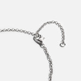 Collier en logo argenté